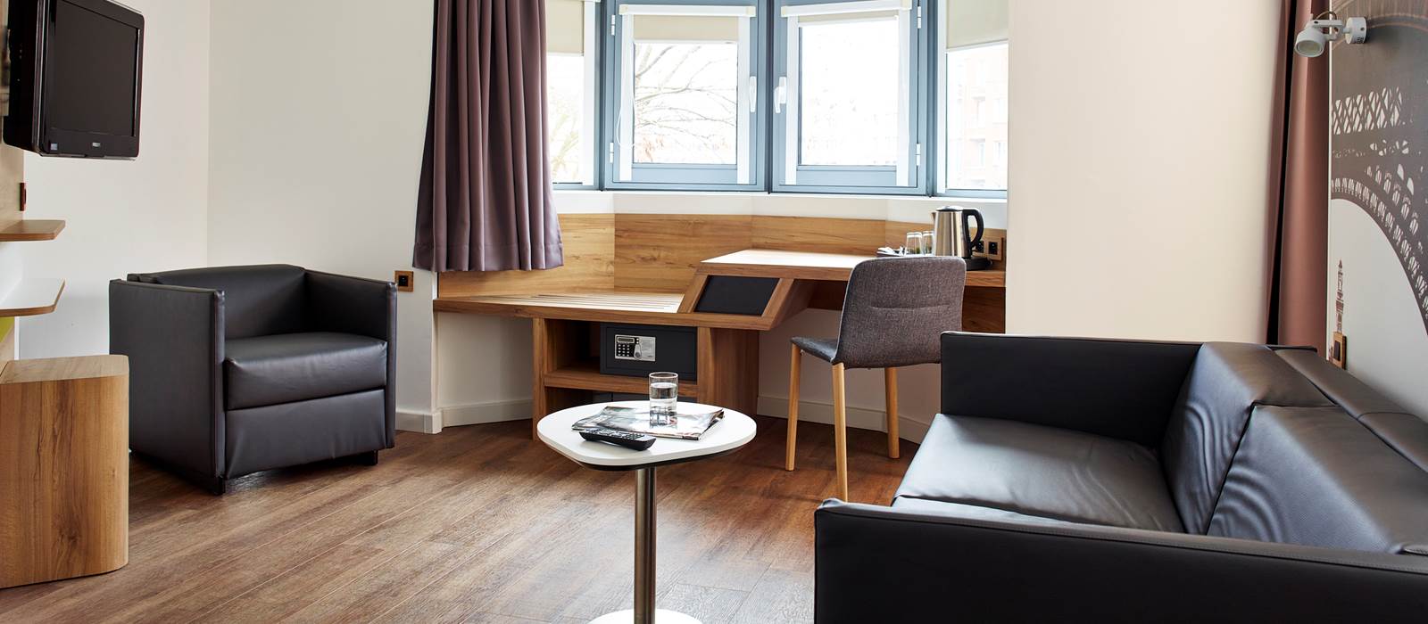 Suites Junior Hôtel Median Paris Porte de Versailles