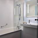 Salle de bain Chambres Suites Hôtel Median Paris Porte de Versailles
