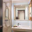 Salle de bain Chambres Suites Hôtel Median Paris Porte de Versailles