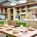Salle de petit-déjeuner Hôtel Median Paris Porte de Versailles